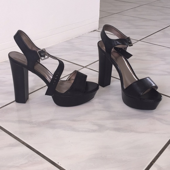 Material Girl Shoes - Material Girl Ciara Platforms 5-3/4” heel Size 11